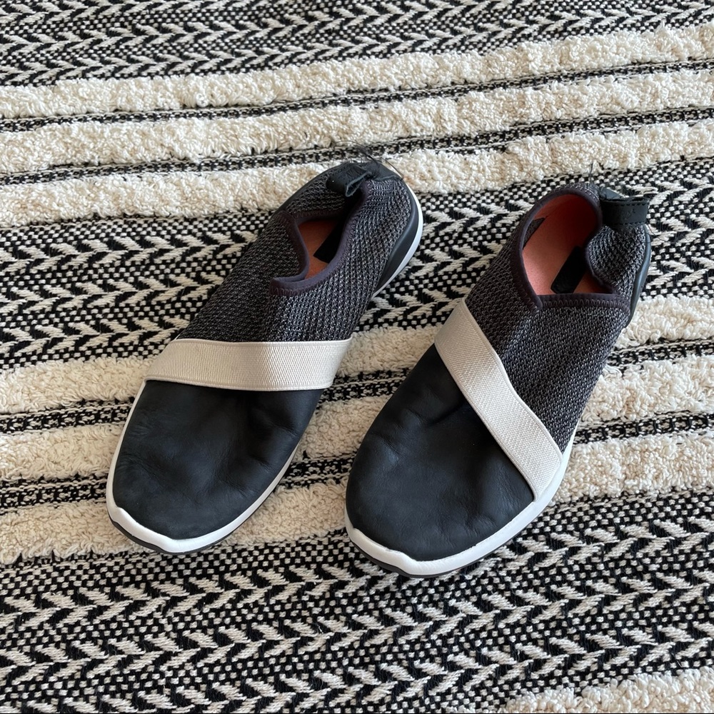 Olukai miki slip on women’s shoe sz.7 leather tip